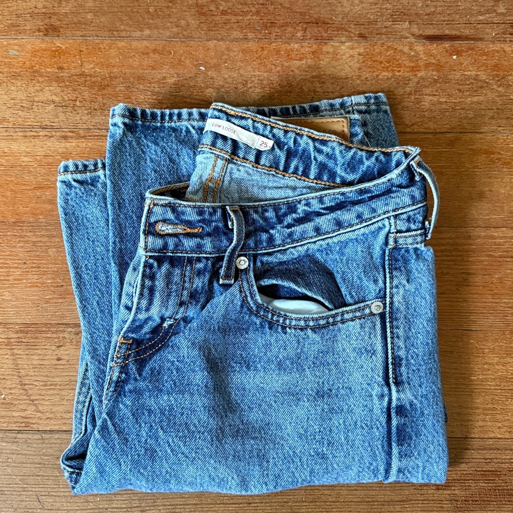 Levi's Women's Low Pro Straight Leg Denim Distressed Jeans sz 25 dark wash